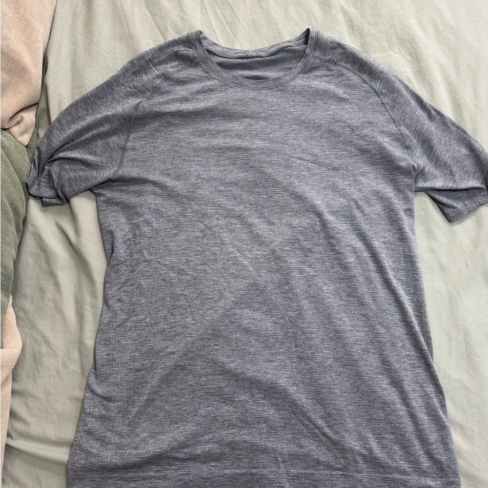 Men’s Grey Lululemon T-Shirt (Size Large)